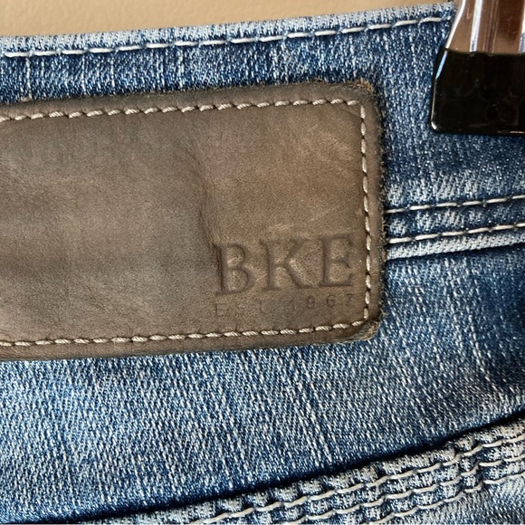 BKE Buckle Men's Aiden Jeans; Medium Wash w/Whiskering; Size 27x30 - Picture 5 of 9